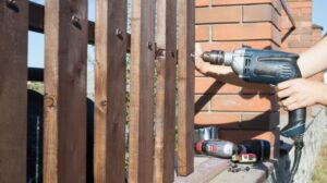 Read more about the article Jasa Pembuatan Railing Tangga Stainless Jati Padang