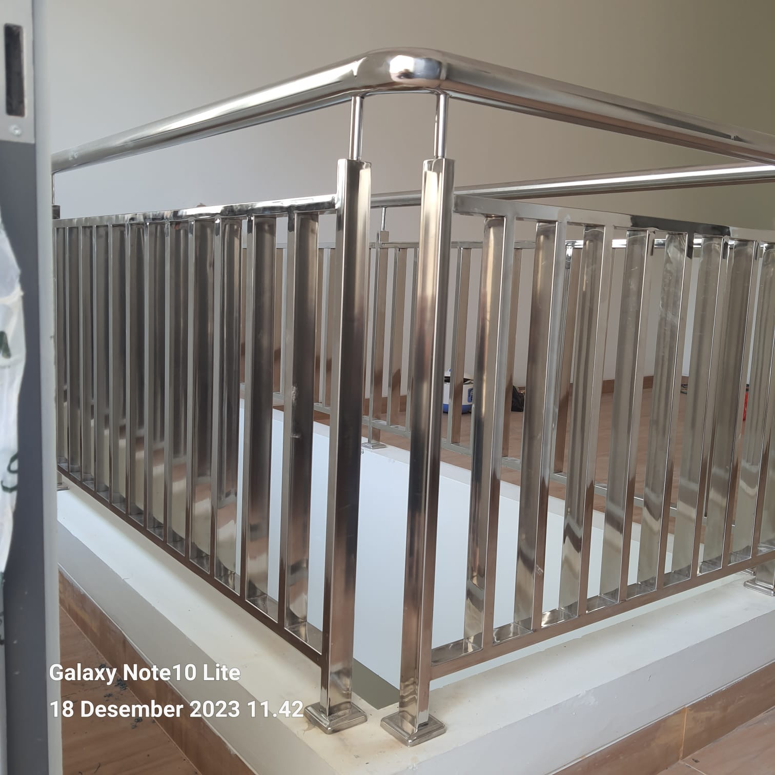Read more about the article Jasa Pembuatan Railing Tangga Stainless Pejaten Timur