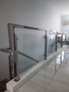 Read more about the article Jasa Pembuatan Railing Tangga Stainless Steel Cilandak Barat: